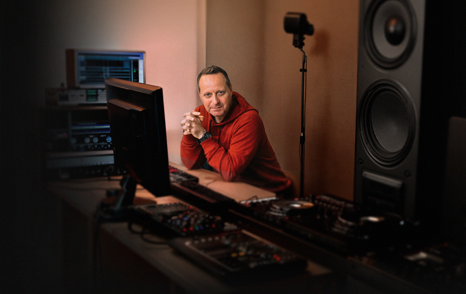 Le Cygne in the studio